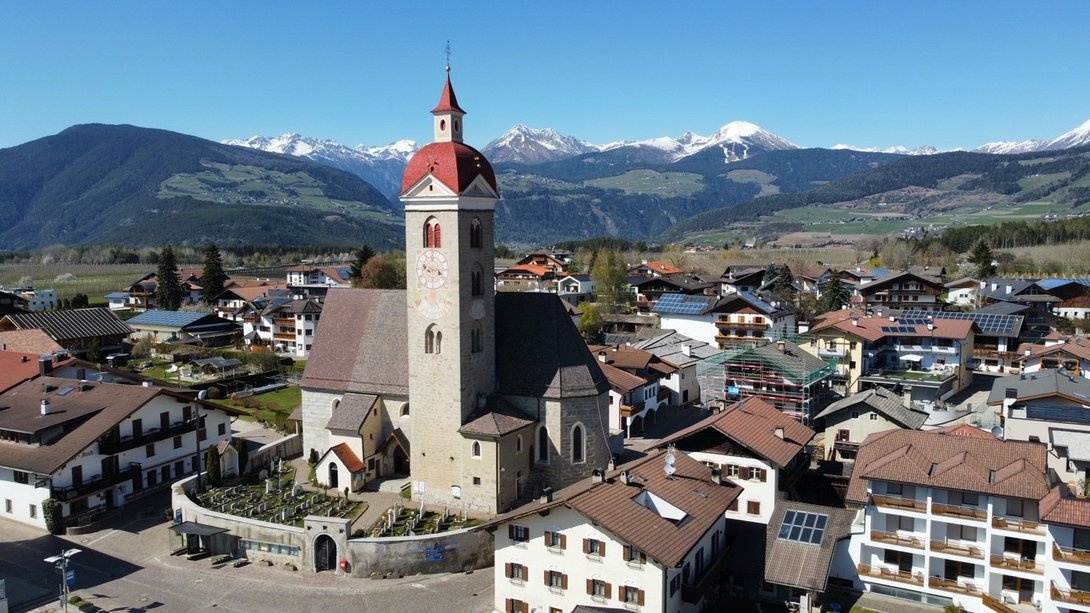 Pfarrkirche zu den hll. Aposteln Philippus und Jakobus in Natz Die Pfarrei Natz