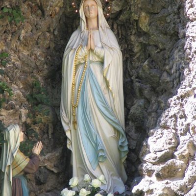 Bressanone Parrocchiale di Bressanone, la grotta di Lourdes