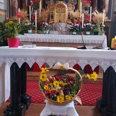Die Pfarrei Afers Erntekorb