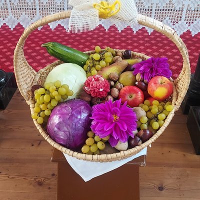 Die Pfarrei Afers Erntedankkorb